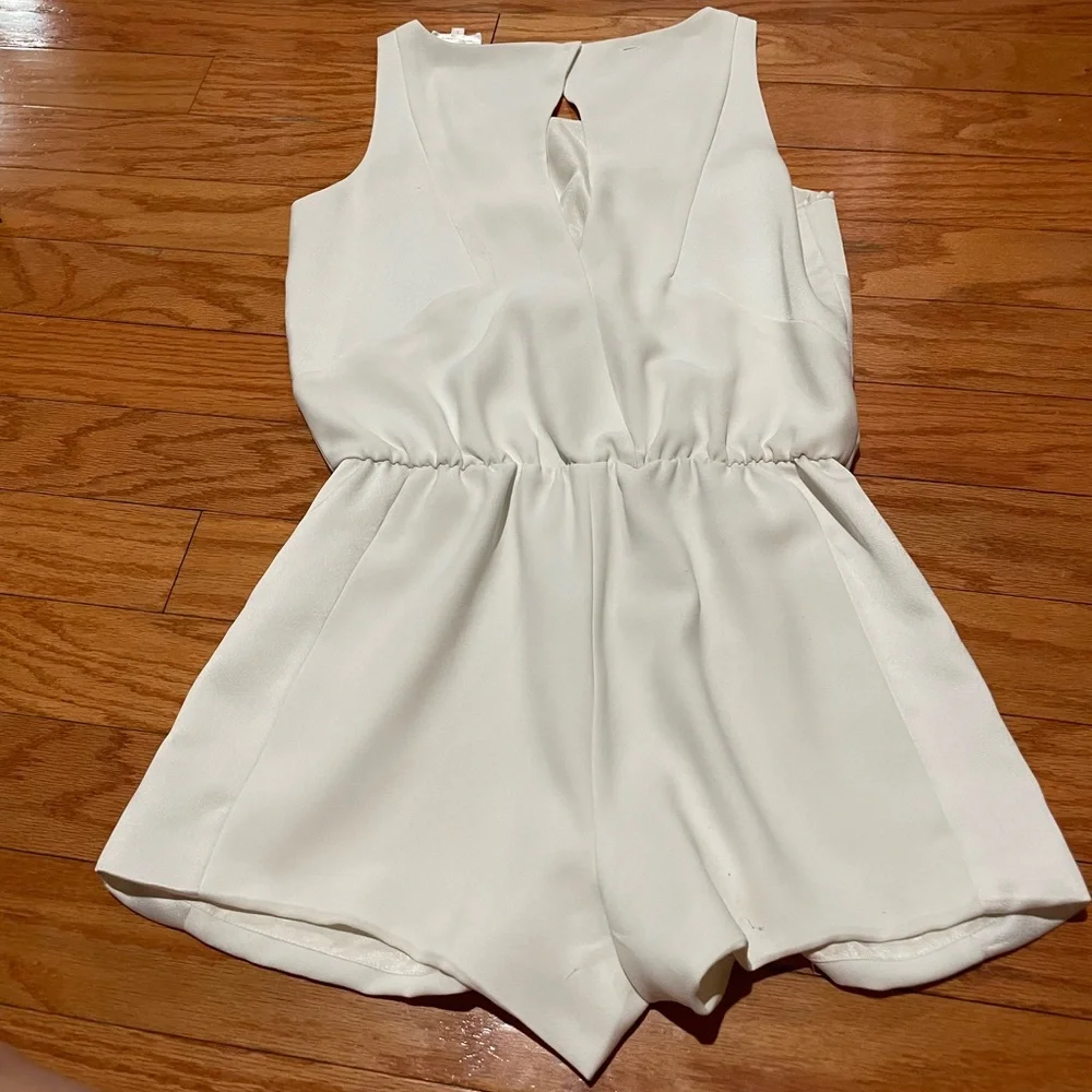 Parker White romper - Picture 2 of 3